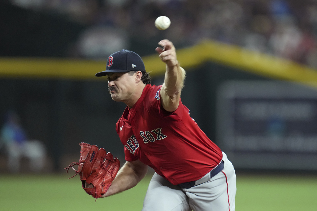 Boston Red Sox starting pitcher Payton Tolle throws against the Arizona Diamondbacks during the first inning of a baseball game Friday, Sept. 5, 2025, in Phoenix. (AP Photo/Ross D. Franklin)