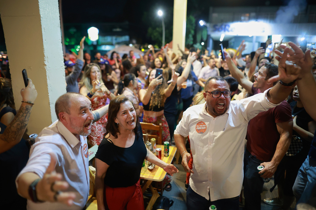 Opponents of former President Jair Bolsonaro celebrate at a bar after the Supreme Court sentenced him to more than 27 years in prison for attempting a coup to remain in office despite his 2022 electoral defeat, in Brasilia, Brazil, Thursday, Sept. 11, 2025. (AP Photo/Luis Nova)