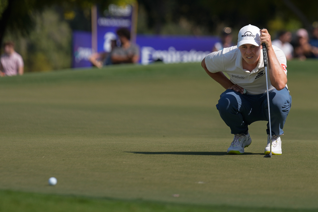Matt Fitzpatrick of England lines up a putt on the 5th green during the final round of World Tour Golf Championship in Dubai, United Arab Emirates, Sunday, Nov. 16, 2025. (AP Photo/Altaf Qadri)