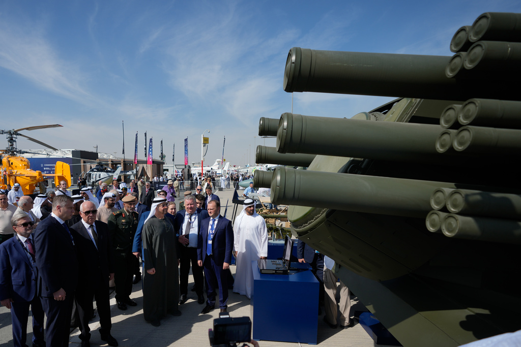 ADDS THE NAME OF THE AIR DEFENSE SYSTEM - Sheikh Mohammed bin Zayed Al Nahyan, the president of the United Arab Emirates and the ruler of Abu Dhabi, looks at Russian Pantzir-SMD-E surface-to-air missile system at Russian pavilion during the opening day of the Dubai Air Show, United Arab Emirates, Monday, Nov. 17, 2025. (AP Photo/Altaf Qadri)