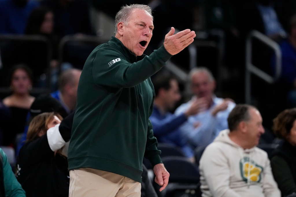Michigan State head coach Tom Izzo calls out to his team during the first half of an NCAA college basketball game against Kentucky Tuesday, Nov. 18, 2025, in New York. (AP Photo/Frank Franklin II)