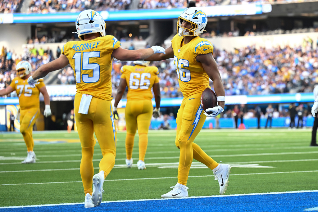Los Angeles Chargers tight end Oronde Gadsden (86) celebrates a touchdown with wide receiver Ladd McConkey (15) against the Indianapolis Colts during the second half of an NFL football game Sunday, Oct. 19, 2025, in Inglewood, Calif. (AP Photo/Carrie Giordano)