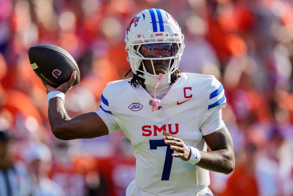 SMU quarterback Kevin Jennings (7) passes the ball in the first half of an NCAA college football game against Clemson, Saturday, Oct. 18, 2025, in Clemson, S.C. (AP Photo/Jacob Kupferman)