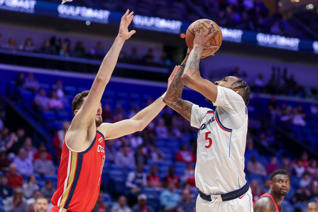 Los Angeles Clippers forward Derrick Jones Jr. (5) shoots a jumper against New Orleans Pelicans forward Karlo Matkovic (17) in the first half of an NBA basketball game in New Orleans, Thursday, March 19, 2026. (AP Photo/Peter Forest)