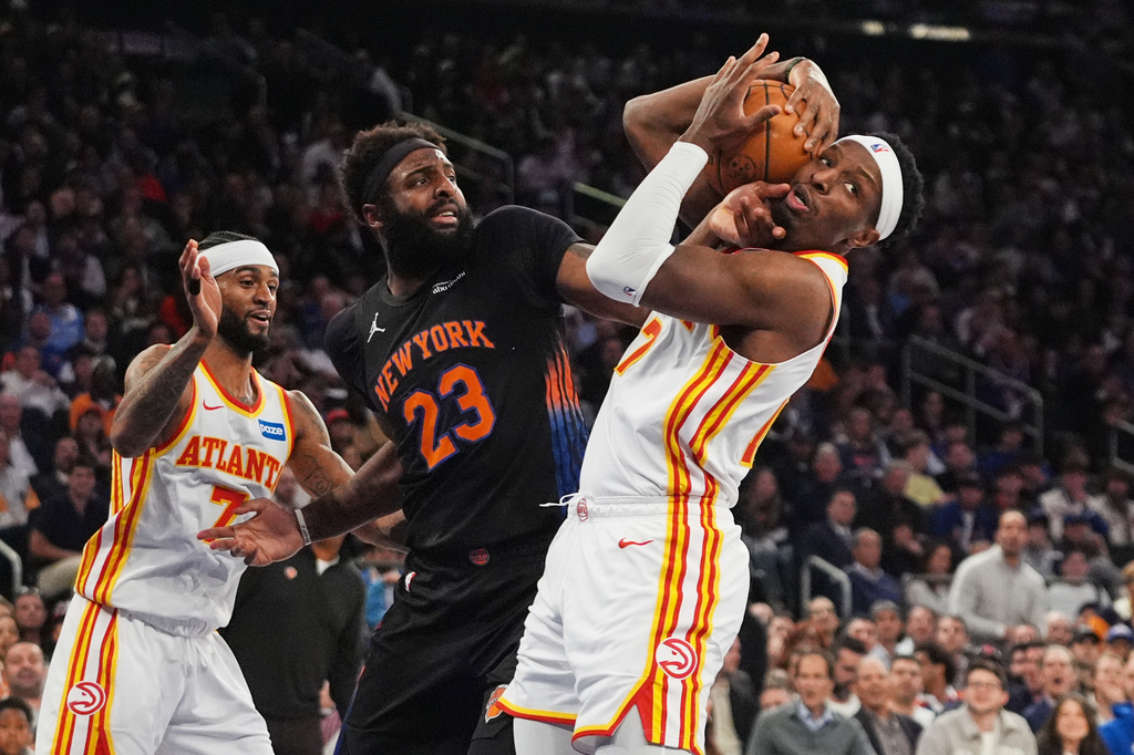 Atlanta Hawks' Nickeil Alexander-Walker (7) fights for control of the ball with New York Knicks' Mitchell Robinson (23) during the first half in Game 5 of a first-round NBA playoffs basketball series, Tuesday, April 28, 2026, in New York. (AP Photo/Frank Franklin II)
