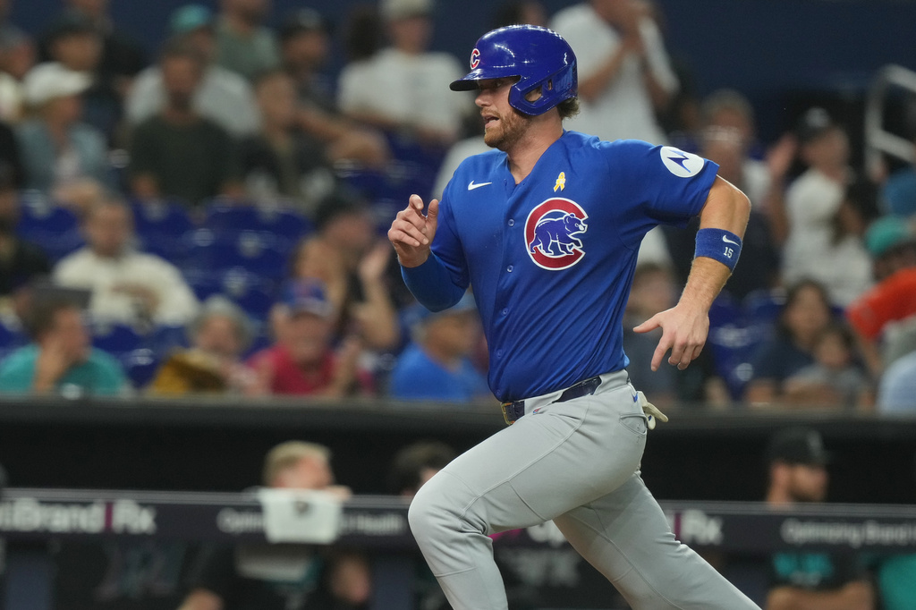 Chicago Cubs' Carson Kelly runs to score on a sacrifice fly by Pete Crow-Armstrong during the third inning of a baseball game Sunday, Sept. 6 2026, in Miami. (AP Photo/Marta Lavandier)