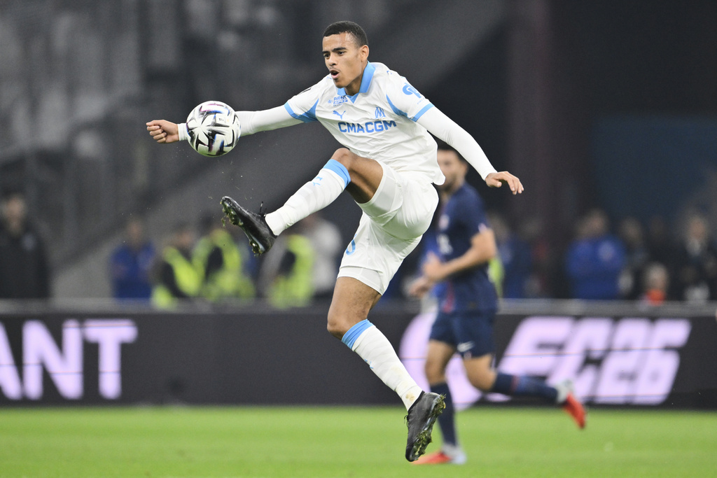 Marseille's Mason Greenwood controls the ball in the air during the French League One soccer match between Marseille and Paris Saint-Germain at Orange Velodrome in Marseille, France, Monday, Sept. 22, 2025. (AP Photo/Philippe Magoni)