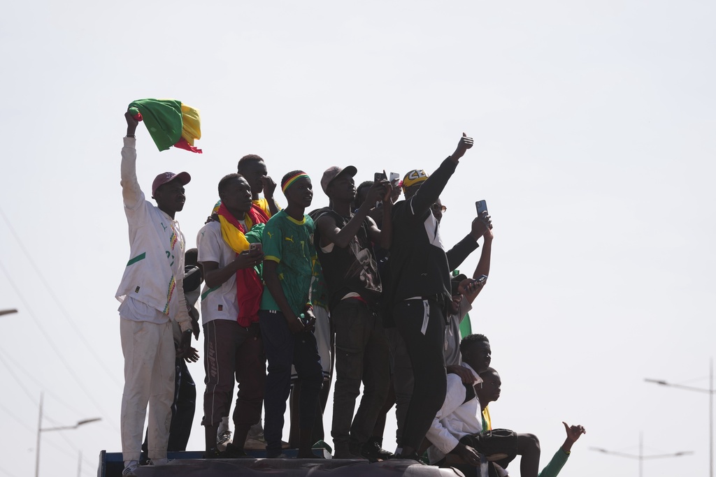 Thousands of fans cheer the Senegalese soccer team celebrating their victory in the Africa Cup of Nations soccer tournament, in Dakar, Senegal, Tuesday, Jan. 20, 2026. (AP Photo/Misper Apawu)
