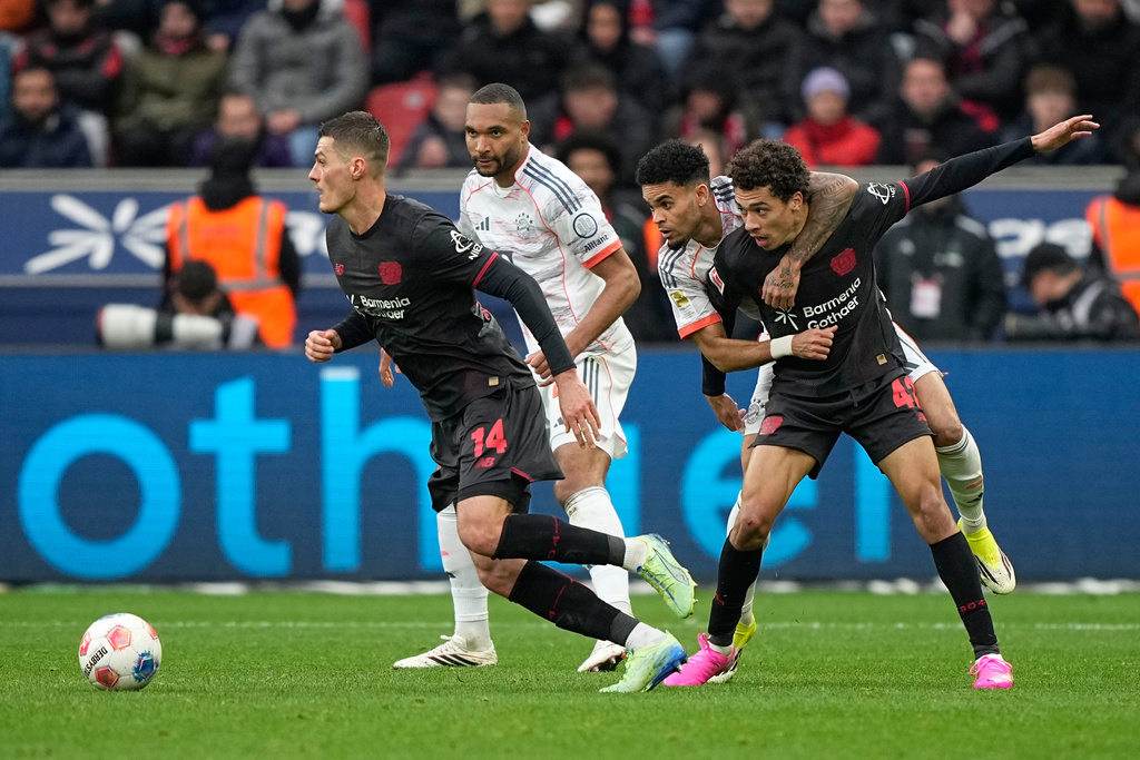 From left, Leverkusen's Patrik Schick, Bayern's Jonathan Tah, Bayern's Luis Diaz, Leverkusen's Montrell Culbreath in action during a German Bundesliga soccer match between Bayer Leverkusen and Bayern Munich in Leverkusen, Germany, Saturday, March 14, 2026. (AP Photo/Martin Meissner)