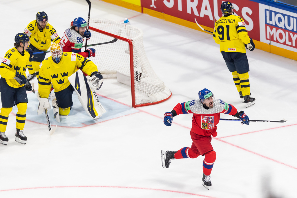 Czechia's Jakub Flek, right, celebrates his goal 0:3 during the 2026 IIHF Men's Ice Hockey World Championship preliminary round group B game between Sweden and Czech Republic in Fribourg, Switzerland, Monday, May 18, 2026. (Cyril Zingaro/Keystone via AP)
