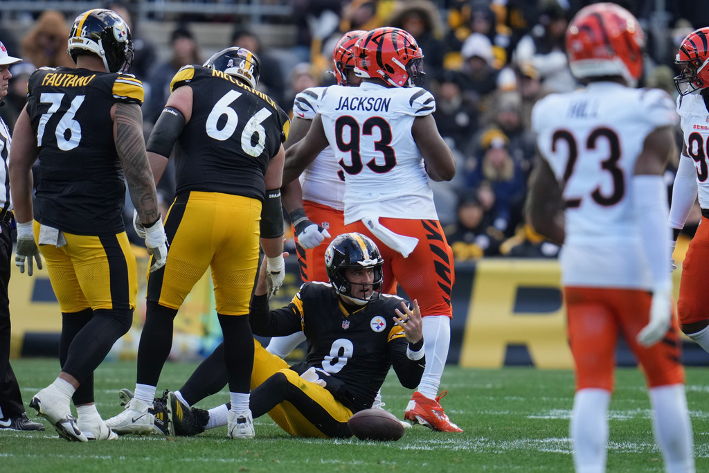 Pittsburgh Steelers quarterback Aaron Rodgers (8) reacts after he was sacked against the Cincinnati Bengals during the first half of an NFL football game Sunday, Nov. 16, 2025, in Pittsburgh. (AP Photo/Gene J. Puskar)