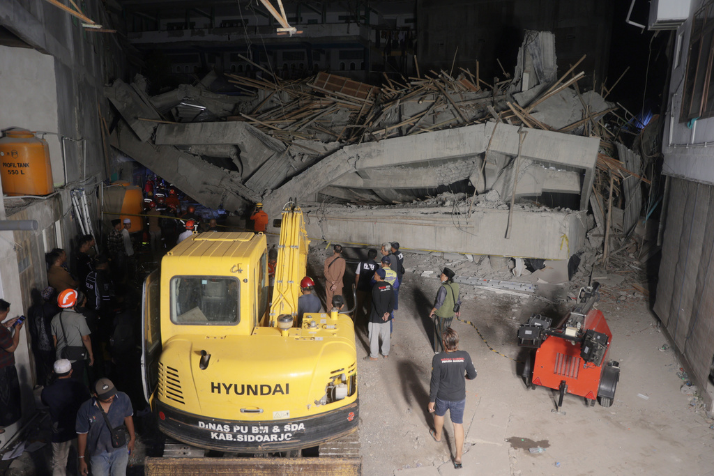 Rescuers search for survivors after a building collapsed at an Islamic boarding school, in Sidoarjo, East Java, Indonesia, Monday, Sept. 29, 2025. (AP Photo/Trisnadi)