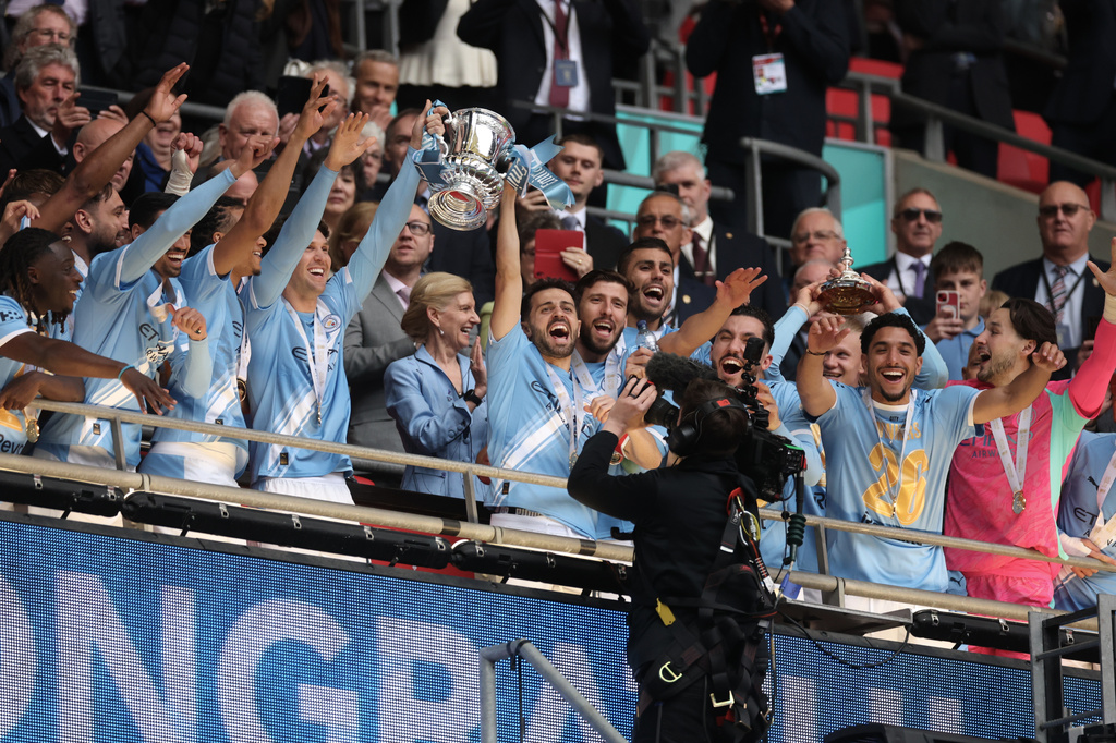 Manchester City players celebrate with the winner's trophy after the English FA Cup final soccer match between Chelsea and Manchester City in London, Saturday, May 16, 2026. (AP Photo/Richard Pelham)