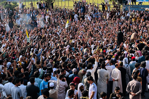 Members of the Awami Action Committee, a civil rights alliance, chant slogans during a rally demanding subsidized food, electricity and other services in Muzaffarabad, the capital of Pakistani controlled Kashmir, Tuesday, Sept. 30, 2025. (AP Photo/M.D. Mughal) Members of the Awami Action Committee, a civil rights alliance, chant slogans during a rally demanding subsidized food, electricity and other services in Muzaffarabad, the capital of Pakistani controlled Kashmir, Tuesday, Sept. 30, 2025. (AP Photo/M.D. Mughal)