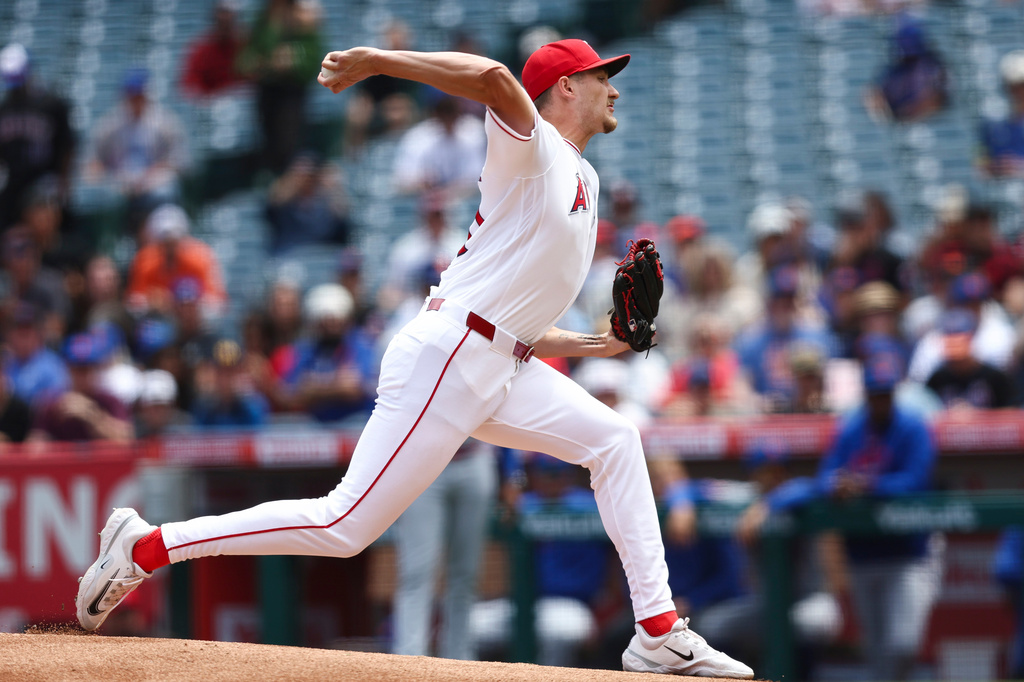 Los Angeles Angels pitcher Jack Kochanowicz throws to a New York Mets batter during the first inning of a baseball game, Sunday, May 3, 2026, in Anaheim, Calif. (AP Photo/Jessie Alcheh)