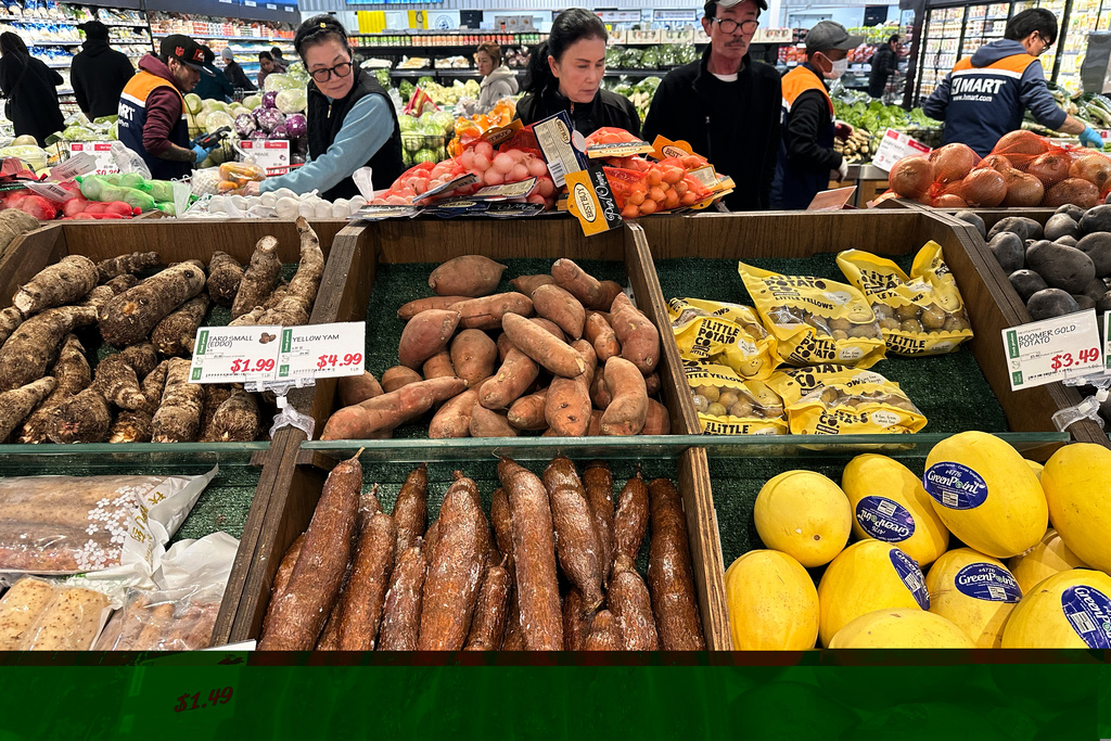 Shoppers shop at a grocery store in Schaumburg, Ill., Monday, Feb. 9, 2026. (AP Photo/Nam Y. Huh)
