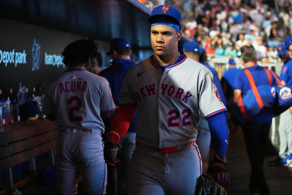 New York Mets' Juan Soto (22) walks in the dugout after the Mets lost to the Miami Marlins in a baseball game, Sunday, Sept. 28, 2025, in Miami. (AP Photo/Lynne Sladky)