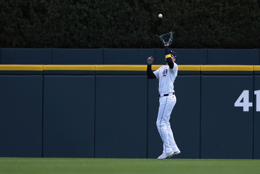 Detroit Tigers center fielder Parker Meadows catches a flyout by Chicago White Sox's Curtis mead seventh inning of a baseball game, Sunday, Sept. 7, 2025, in Detroit. (AP Photo/Ryan Sun)