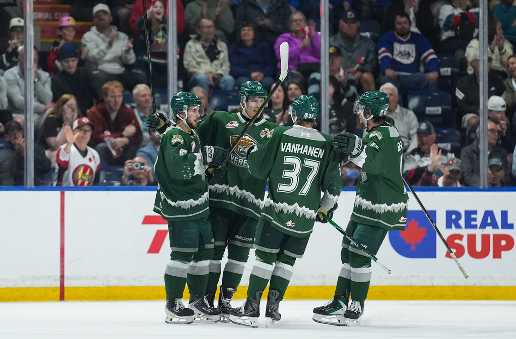 Everett Silvertips' Landon DuPont, from left, Julius Miettinen, Matias Vanhanen and Carter Bear celebrate DuPont's second goal during the second period of the Memorial Cup semifinal hockey game against the Chicoutimi Sagueneens in Kelowna, British Columbia, Friday, May 29, 2026. (Darryl Dyck/The Canadian Press via AP)