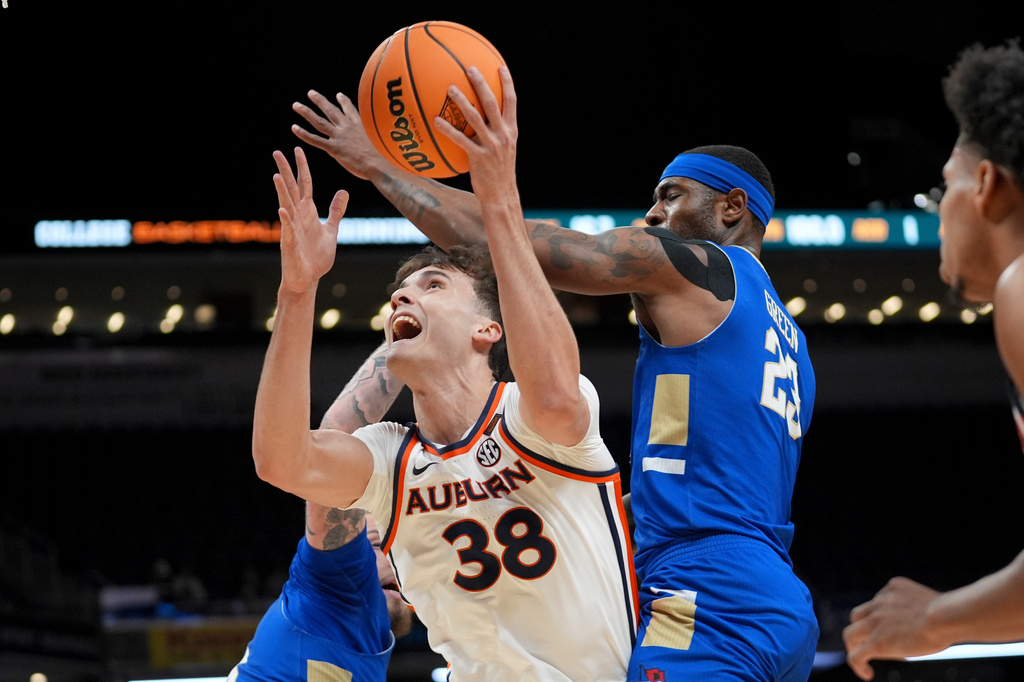 Auburn forward Filip Jovic (38) shoots past Tulsa forward David Green, right, during the first half of the NCAA college basketball NIT Championship game, Sunday, April 5, 2026, in Indianapolis. (AP Photo/Abbie Parr)