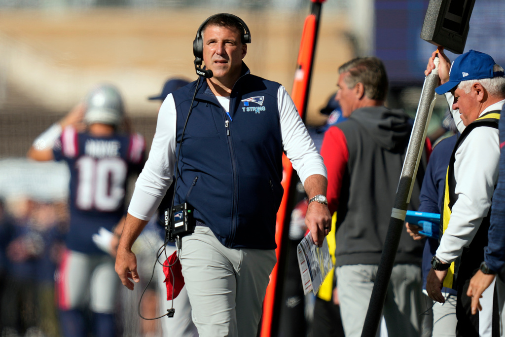 New England Patriots head coach Mike Vrabel watches from the sideline in the first half of an NFL football game against the Cleveland Browns on Sunday, Oct. 26, 2025, in Foxborough, Mass. (AP Photo/Charles Krupa)