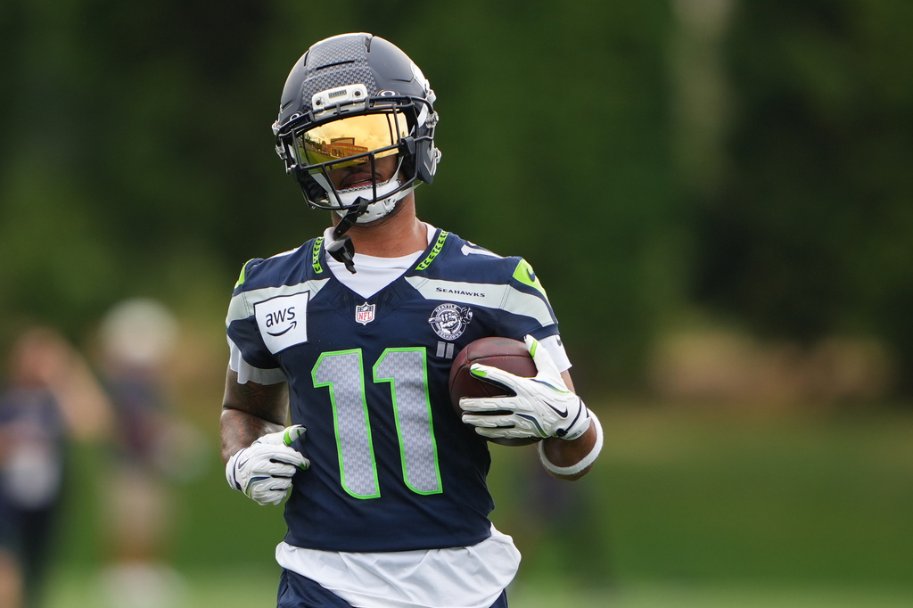 Seattle Seahawks wide receiver Jaxon Smith-Njigba runs the ball during the NFL football team's training camp, Sunday, July 26, 2026, in Renton, Wash. (AP Photo/Lindsey Wasson)