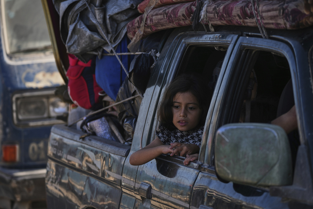 Displaced Palestinians flee northern Gaza along the coastal road toward the south, after Israel's military says its expanded operation in Gaza City has begun and warns residents to leave, Tuesday, Sept. 16, 2025. (AP Photo/Abdel Kareem Hana)