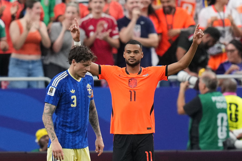Netherlands' Cody Gakpo celebrates scoring his side's third goal against Sweden during a World Cup Group F soccer match in Houston, Saturday, June 20, 2026. (AP Photo/Eric Gay)