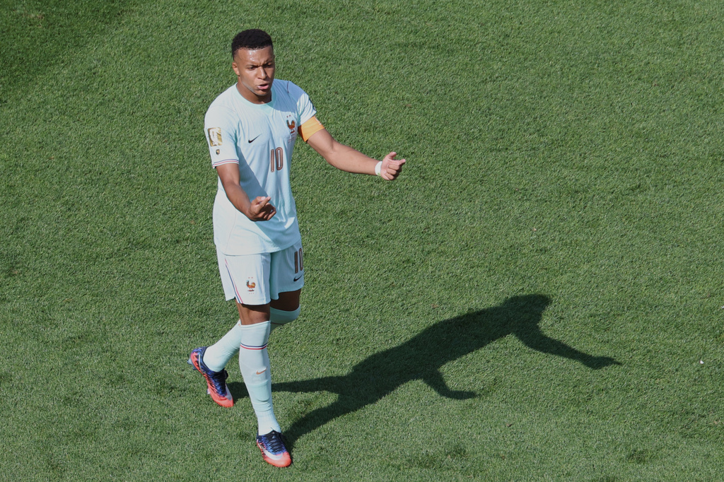 France's Kylian Mbappe (10) reacts after missing a penalty kick against Morocco during the World Cup quarterfinal soccer match in Foxborough, Mass., near Boston, Thursday, July 9, 2026. (AP Photo/Mark Stockwell)