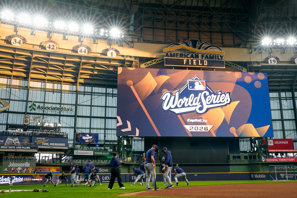 Tampa Bay Rays player work out during a World Series baseball media day, Thursday, Oct. 22, 2026, in Milwaukee, ahead of Game 1 between the Milwaukee Brewers and the Tampa Bay Rays. (AP Photo/Kayla Wolf)