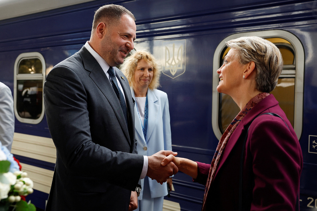 Head of the Office of the President of Ukraine Andriy Yermak, left, shakes hands with British Foreign Secretary Yvette Cooper upon her arrival at a railway station, amid Russia's attack on Ukraine, in Kyiv, Ukraine, Friday Sept. 12, 2025. (Valentyn Ogirenko/Pool Photo via AP)