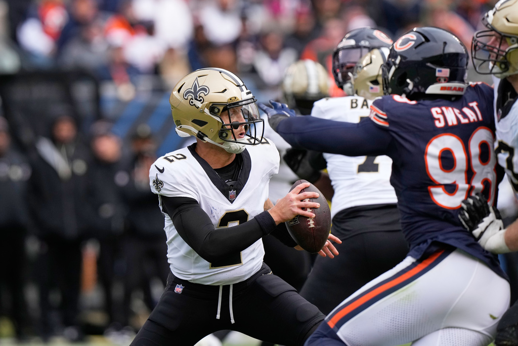 New Orleans Saints quarterback Spencer Rattler (2) scrambles against the Chicago Bears in the second half of an NFL football game, Sunday, Oct. 19, 2025, in Chicago. (AP Photo/Nam Huh)