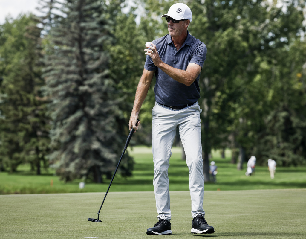 Australia's Richard Green acknowledges the crowd after putting out on the seventh green during the final round at the PGA Tour Champions golf tournament in Calgary, Alberta, Sunday, Aug. 17, 2025. (Jeff McIntosh/The Canadian Press via AP)