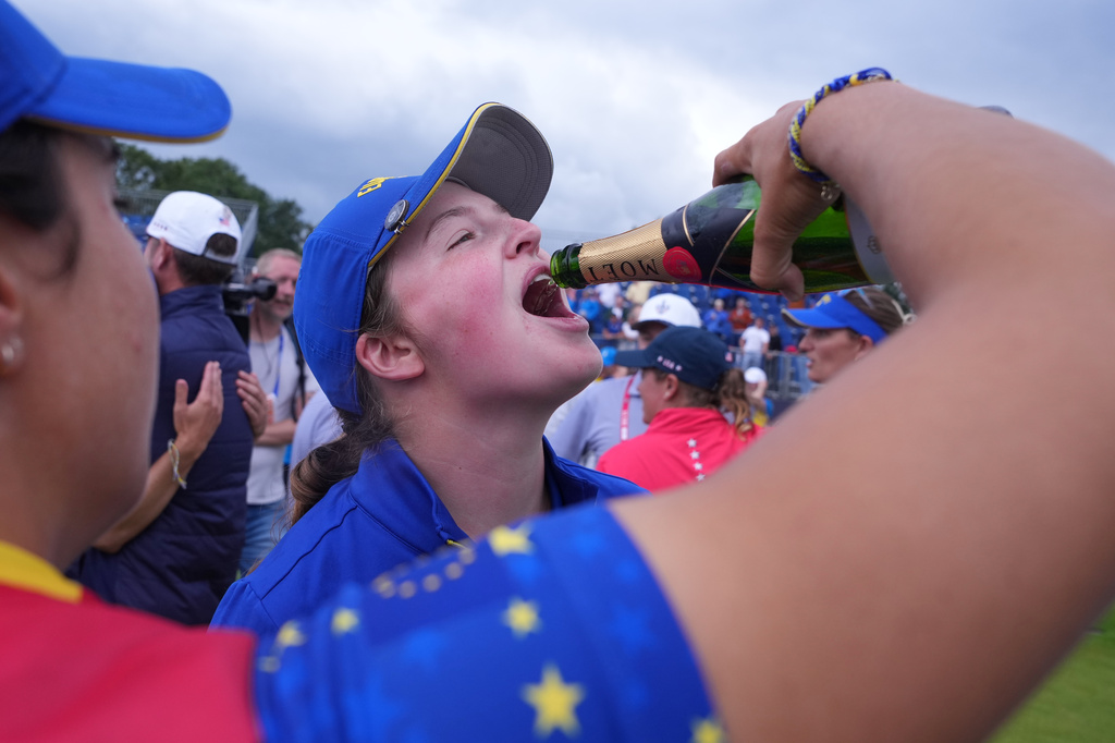 Lottie Woad of Europe of Europe celebrates with teammates after they won the Solheim Cup on the final day in Den Bosch, Netherlands, Sunday, Sept. 13, 2026. (AP Photo/Alastair Grant)