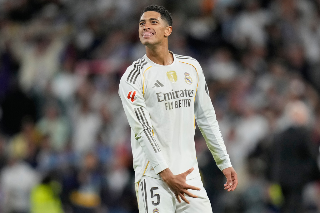 Real Madrid's Jude Bellingham reacts after a La Liga soccer match between Real Madrid and Barcelona in Madrid, Spain, Sunday, Oct. 26, 2025. (AP Photo/Bernat Armangue)