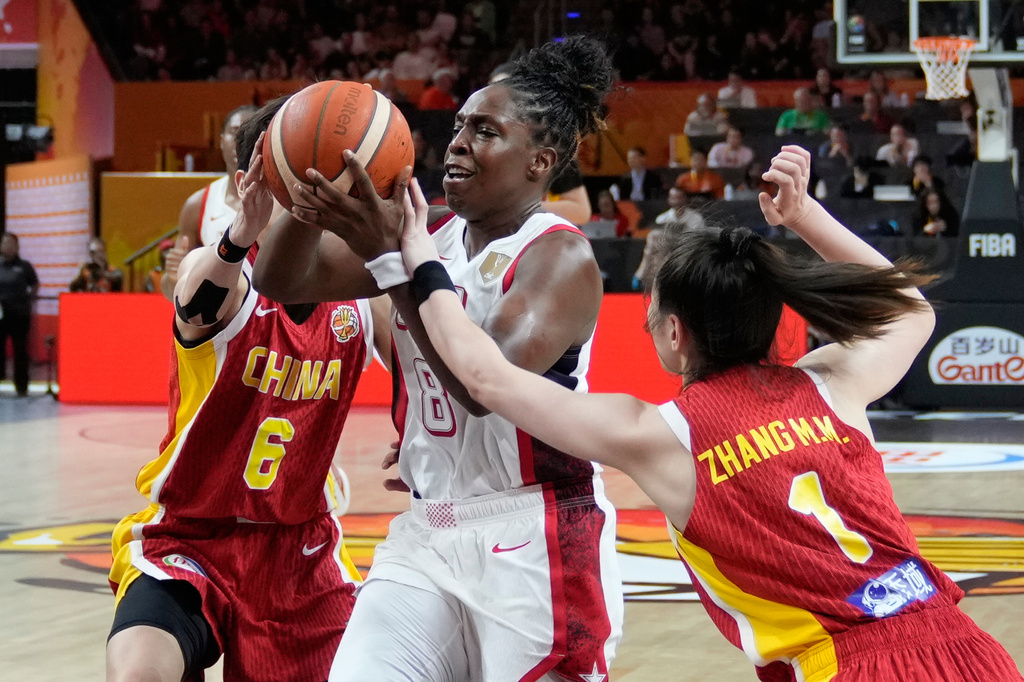 China's Zhang Manman fouls United States' Chelsea Gray during the Women's Basketball World Cup match between China and the United States in Berlin, Friday, Sept. 4, 2026. (AP Photo/Ebrahim Noroozi)