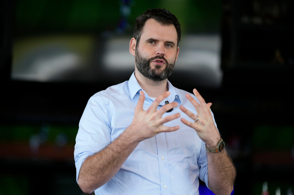 Iowa state Sen. Zach Wahls campaigns for the Democratic nomination for U.S. Senate during an event with local residents, Saturday, May 23, 2026, in Waukee, Iowa. (AP Photo/Charlie Neibergall)