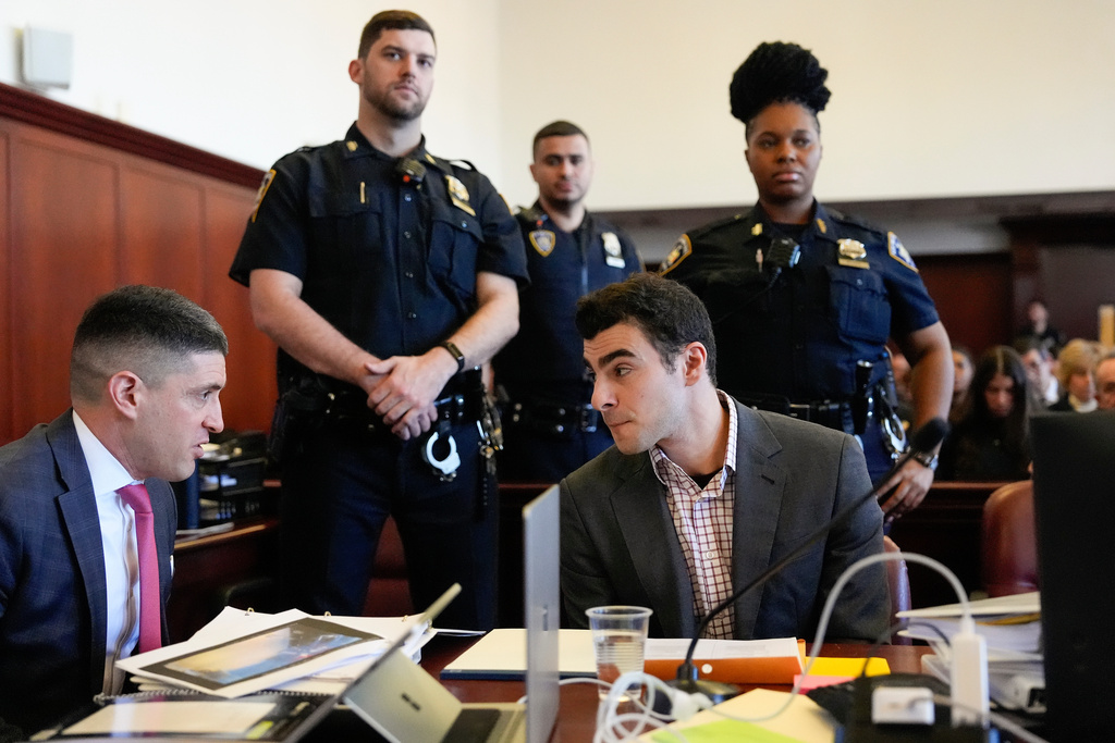 Luigi Mangione appears in Manhattan Criminal Court, Monday, Dec. 1, 2025, in New York. (AP Photo/Yuki Iwamura, Pool)