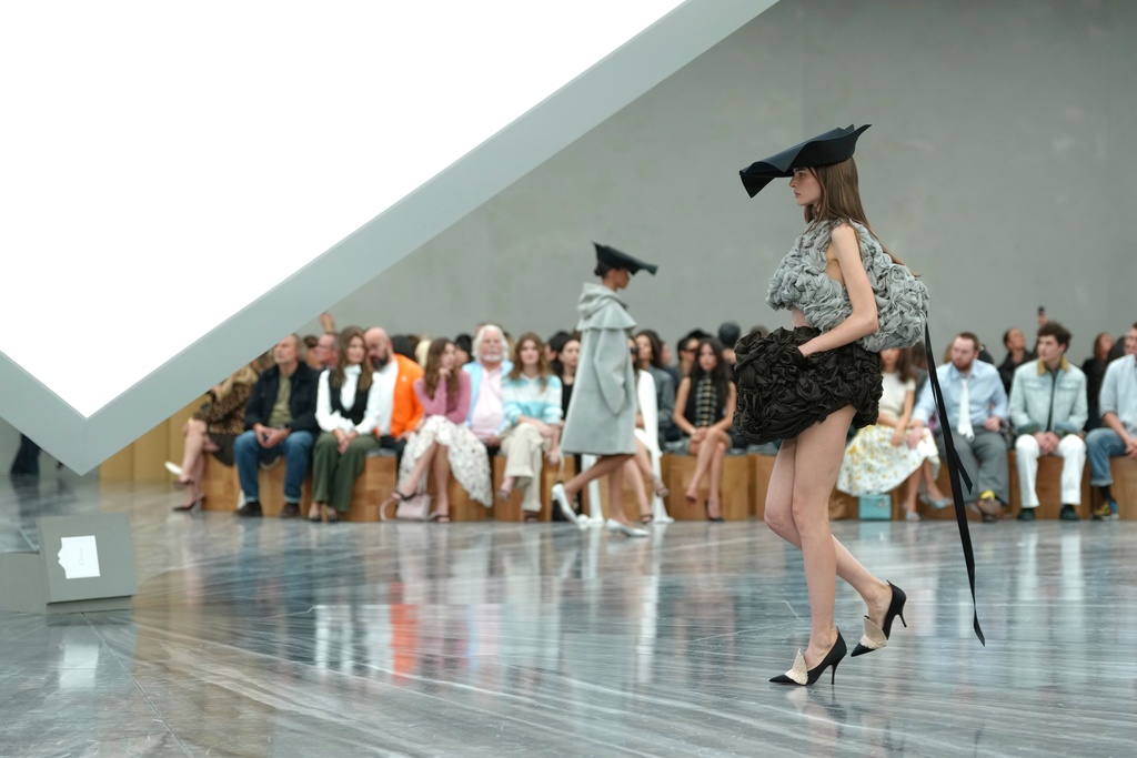 A model wears a creation as part of the Dior Spring/Summer 2026 collection presented in Paris, Wednesday, Oct. 1, 2025. (AP Photo/Aurelien Morissard)