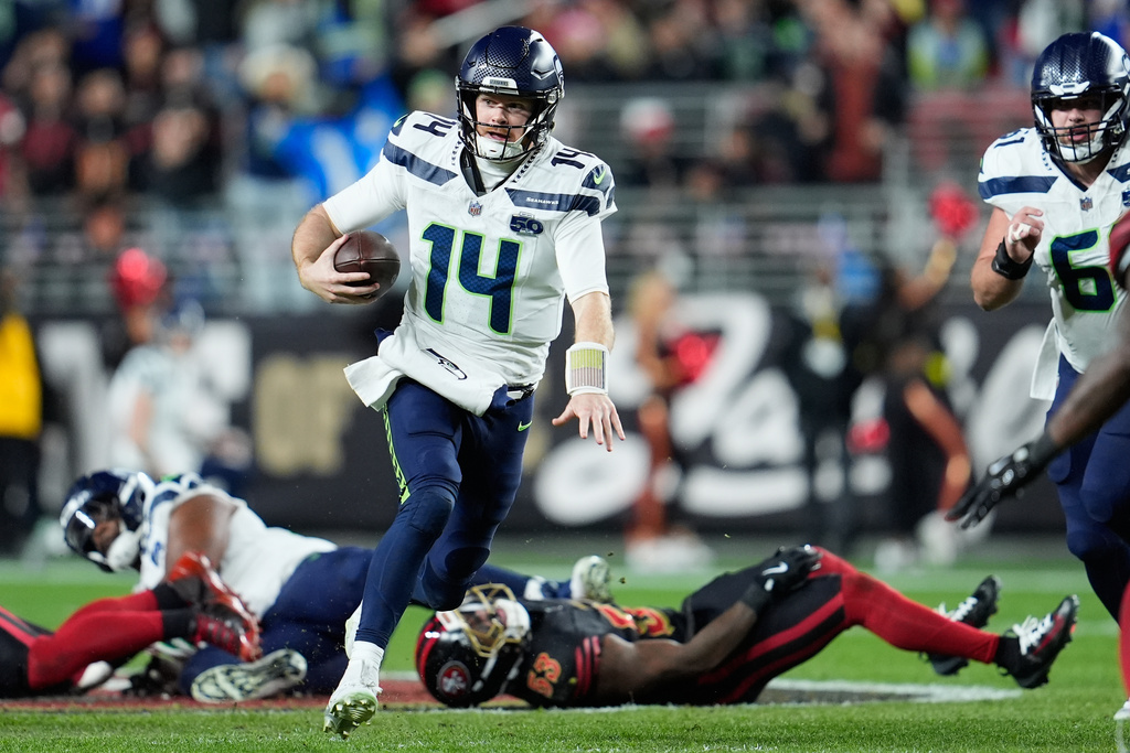 Seattle Seahawks quarterback Sam Darnold (14) runs against the San Francisco 49ers during the first half of an NFL football game in Santa Clara, Calif., Saturday, Jan. 3, 2026. (AP Photo/Godofredo A. Vásquez)