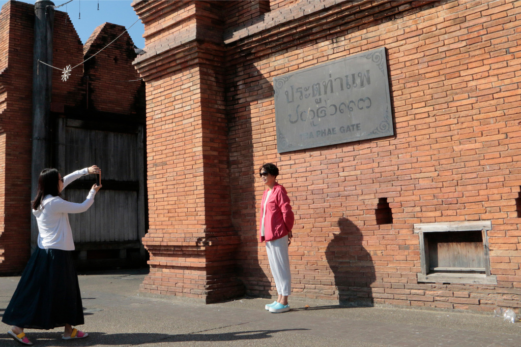 FILE - Chinese tourists poses at Tha Phae Gate in Chiang Mai province, northern Thailand, Jan. 23, 2023. (AP Photo/Wichai Thaprieo, File)
