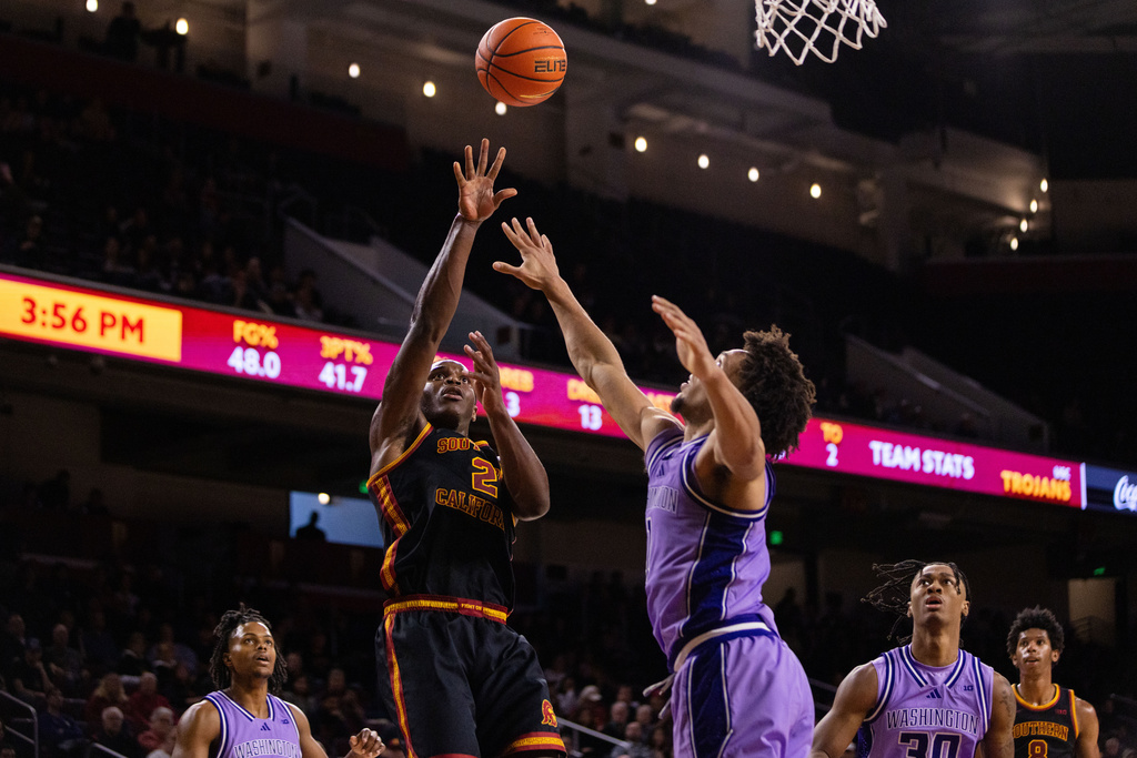 Southern California forward Ezra Ausar (2) shoots against Washington during the first half of an NCAA college basketball game Saturday, Dec. 6, 2025, in Los Angeles. (AP Photo/Ethan Swope)