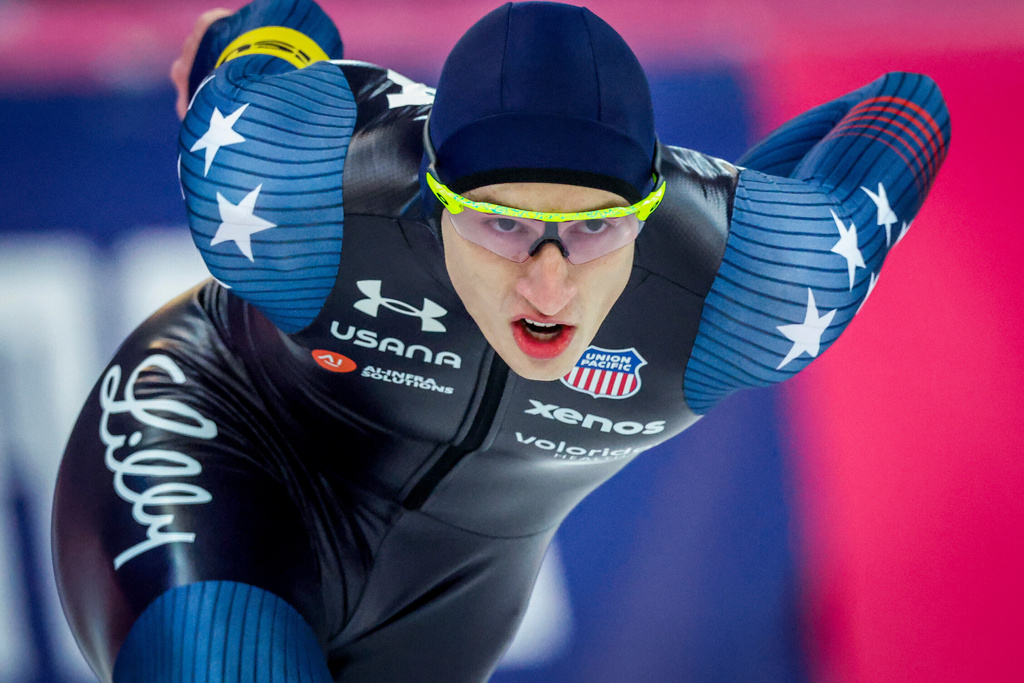 FILE - Jordan Stolz, center of the United States, competes in the men's 1,500-meters race at the World Cup speedskating event, Friday, Dec. 12, 2025 in Hamar, Norway. (Geir Olsen/NTB Scanpix via AP, File)