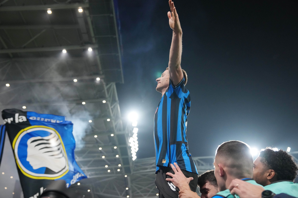 Atalanta's Mario Pasalic celebrates after scoring their third goal during the Champions League second leg playoff match between Atalanta and Borussia Dortmund in Bergamo, Italy, Wednesday, Feb. 25, 2026. (Spada/LaPresse via AP)