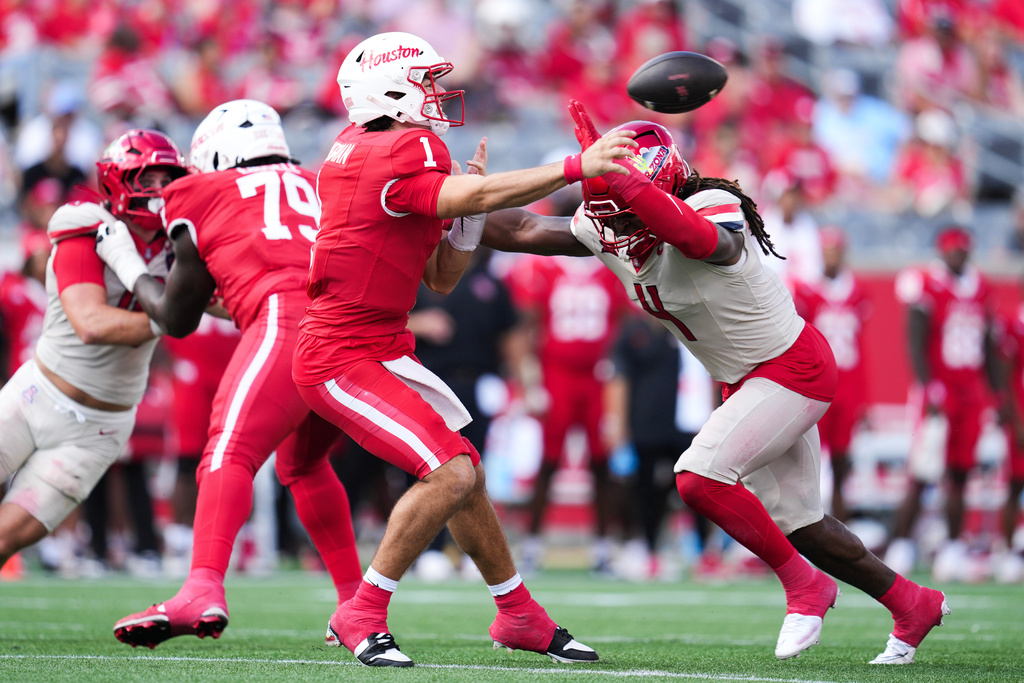 Houston quarterback Conner Weigman (1) is hit by Arizona linebacker Max Harris (4) during the first half of a NCAA college football game at TDECU Stadium, Saturday, Oct. 18, 2025.(Jason Fochtman/Houston Chronicle via AP)