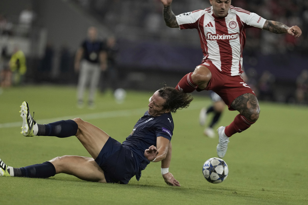 Pafos' David Luiz is hit by Olympiacos' Gabriel Strefezza during a Champions League opening phase soccer match between Olympiakos and Pafos at the Georgios Karaiskakis stadium, Piraeus port, near Athens, Greece, Wednesday, Sept. 17, 2025. (AP Photo/Petros Giannakouris)