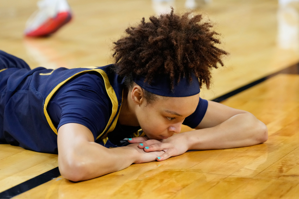 Notre Dame guard Hannah Hidalgo reacts after being fouled by UConn during the second half in the Elite Eight of the NCAA college basketball tournament, Sunday, March 29, 2026, in Fort Worth, Texas. (AP Photo/Tony Gutierrez)