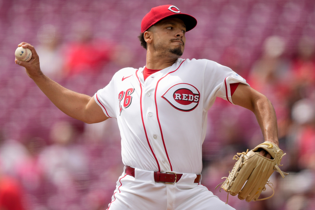 Cincinnati Reds pitcher Chase Burns throws during the first inning of a baseball game against the San Francisco Giants in Cincinnati, Thursday, April 16, 2026. (AP Photo/Carolyn Kaster)