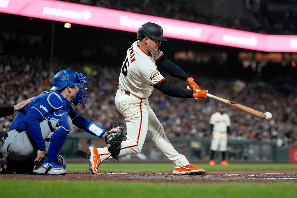San Francisco Giants' Matt Chapman hits a single during the sixth inning of a baseball game against the Los Angeles Dodgers, Wednesday, April 22, 2026, in San Francisco. (AP Photo/Tony Avelar)