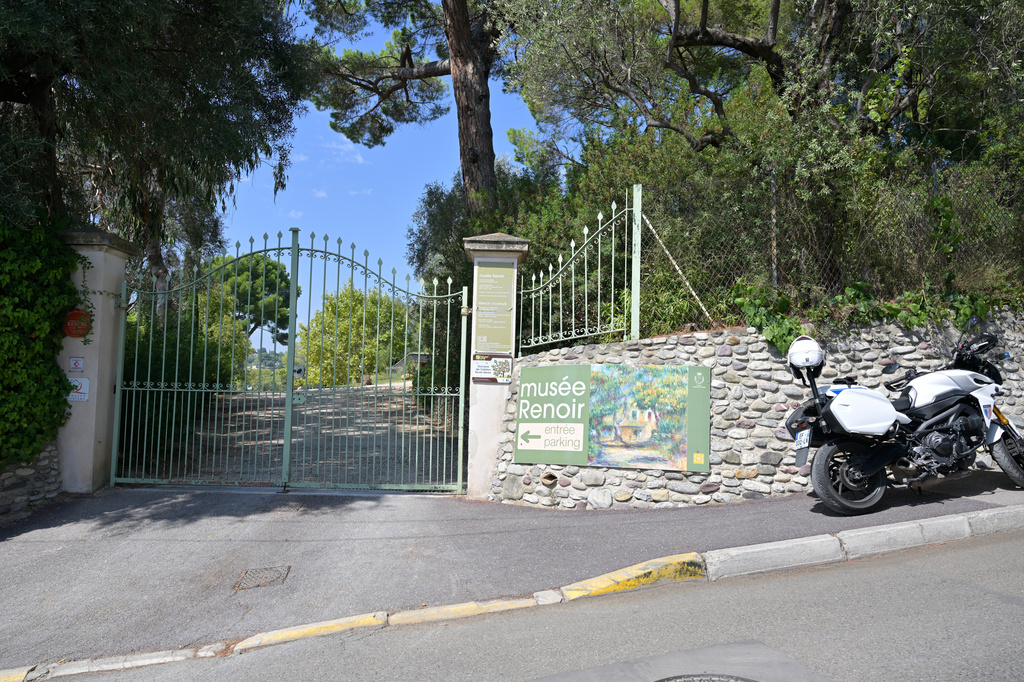 After the theft of 3 Renoir paintings from a French museum, here's a look at other famous heists